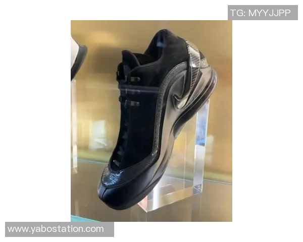 球鞋媒体曝光詹姆斯众多未发售Sample鞋款引发球迷热议 球鞋媒体曝光詹姆斯众多未发售Sample鞋款引发球迷热议