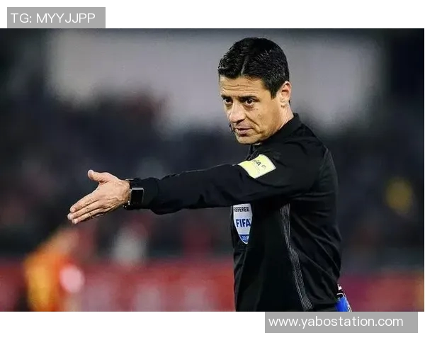 布朗怒批裁判判罚不公罚球差距悬殊引发不满情绪 布朗怒批裁判判罚不公罚球差距悬殊引发不满情绪